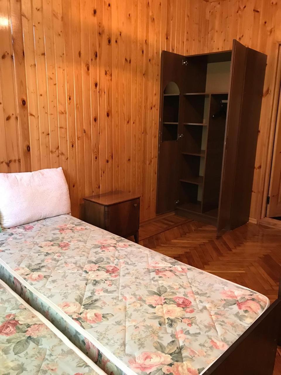 Hotel Гостевой Дом С Садом Gagra Exterior foto