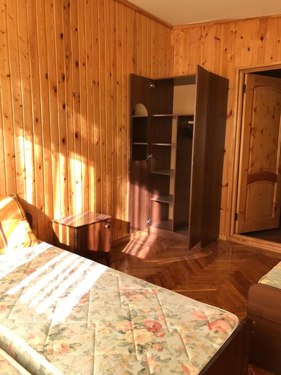 Hotel Гостевой Дом С Садом Gagra Exterior foto