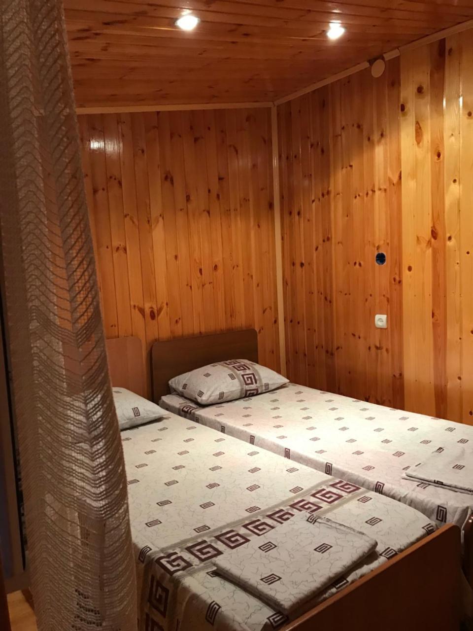 Hotel Гостевой Дом С Садом Gagra Exterior foto