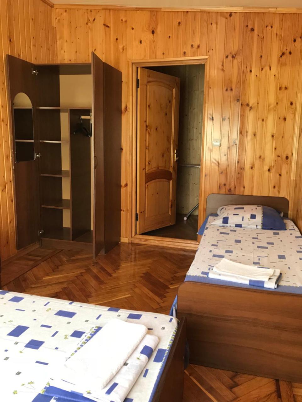 Hotel Гостевой Дом С Садом Gagra Exterior foto