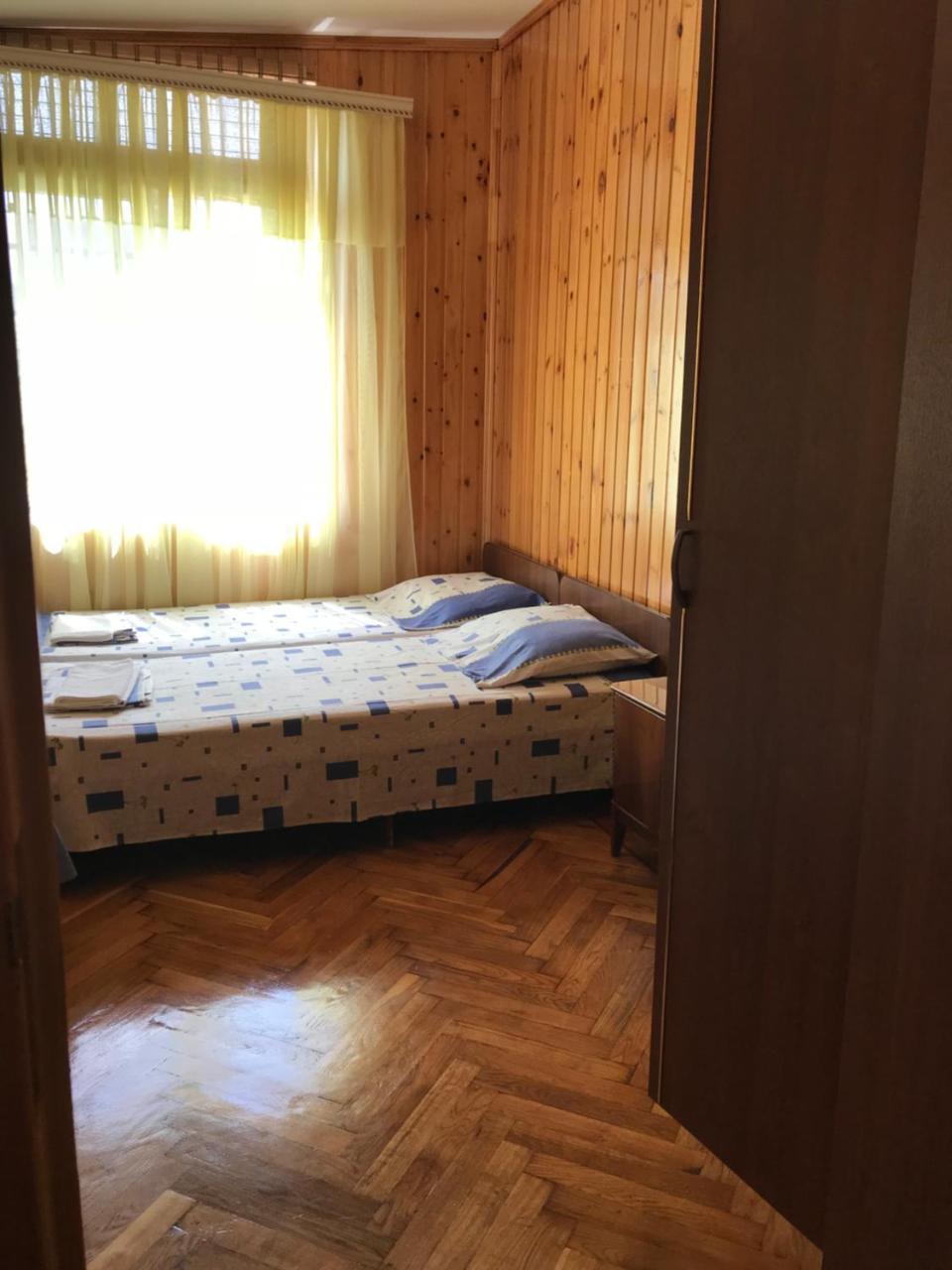 Hotel Гостевой Дом С Садом Gagra Exterior foto